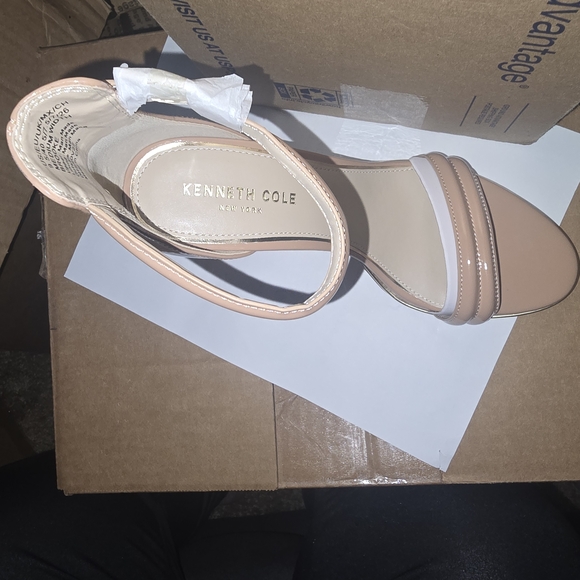 Kenneth Cole Women's Tan Heels NWOT NWOB 9.5M - Picture 4 of 8